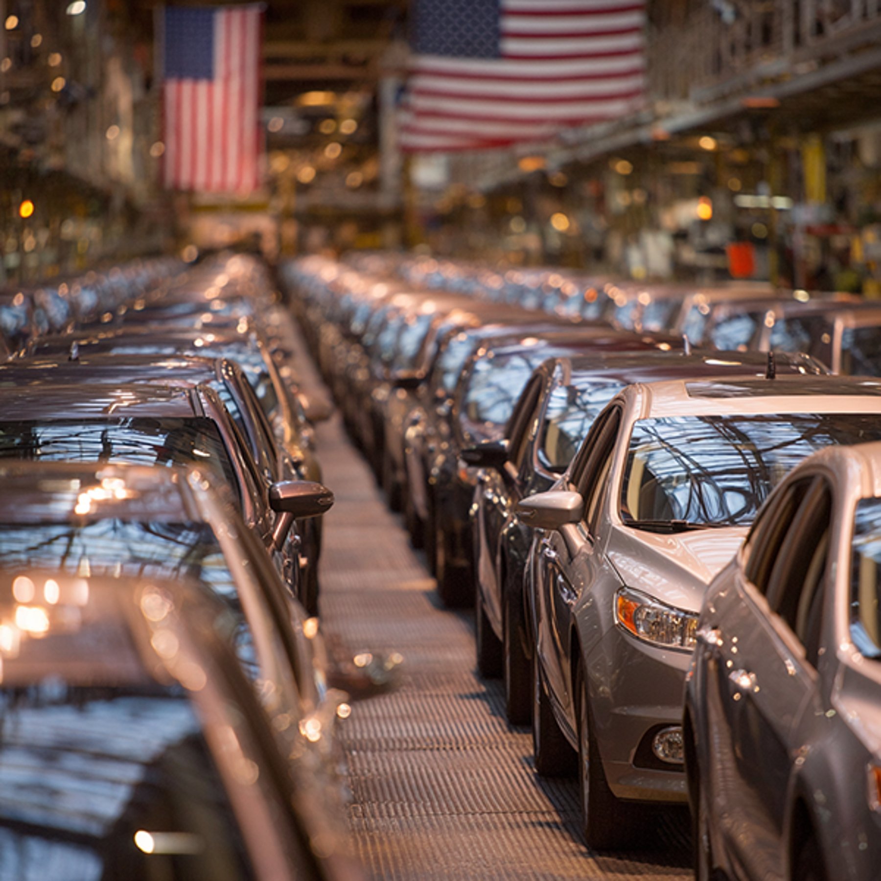 U.S. Durable Goods Orders Drop While Consumer Confidence Slips: Economic Caution Grows