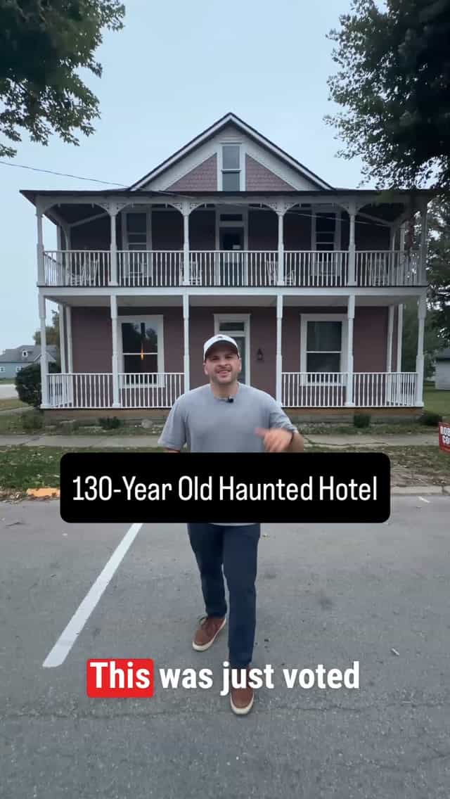 We checked out the 6th best haunted attraction in the USA. If you like paranormal the @roadshotel needs to be on your list.