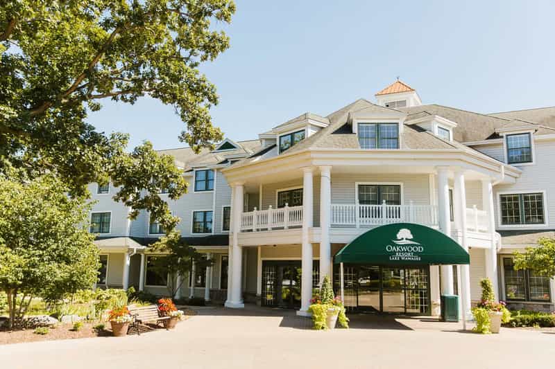 Hidden Gem: Oakwood Resort – A Serene Lakeside Getaway in Syracuse, Indiana