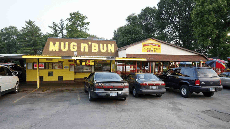 Mug-n-Bun drive-in sign and yellow order stand in Speedway