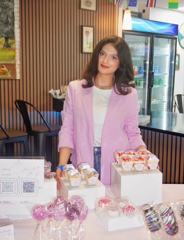 👋Meet Batool, from Get Fishers: ⛵Do You Like Free Food & Drinks?