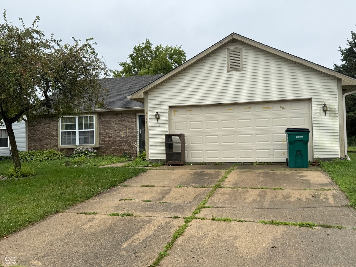1019 Maple Drive W in Lebanon