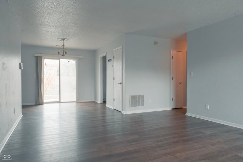 10210 Lone Wolf Drive, Indianapolis, IN 46235 property photo 2