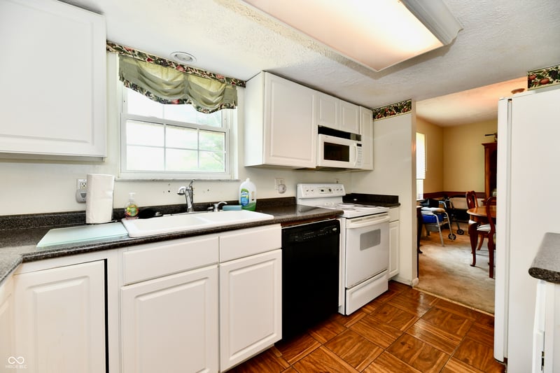 1102 Fox Hill Drive, Indianapolis, IN 46228 property photo 4
