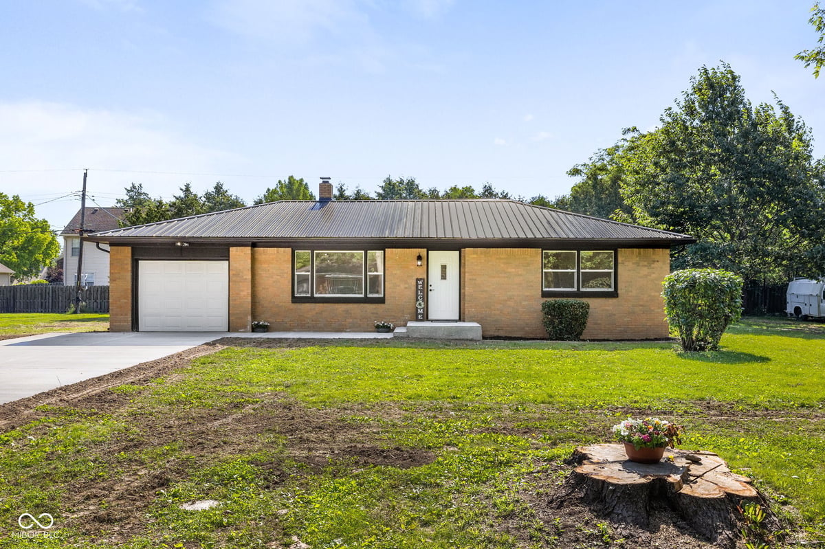 121 Buisdale Drive in Indianapolis