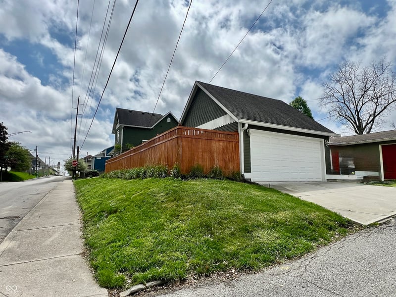 1328 Sturm Avenue, Indianapolis, IN 46202 property photo 3