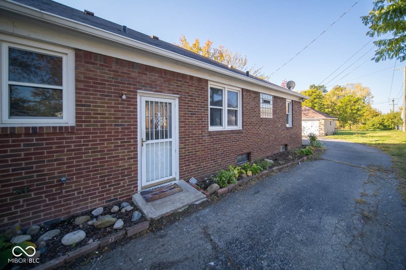 1542 N Hawthorne Lane, Indianapolis, IN 46219 property photo 4