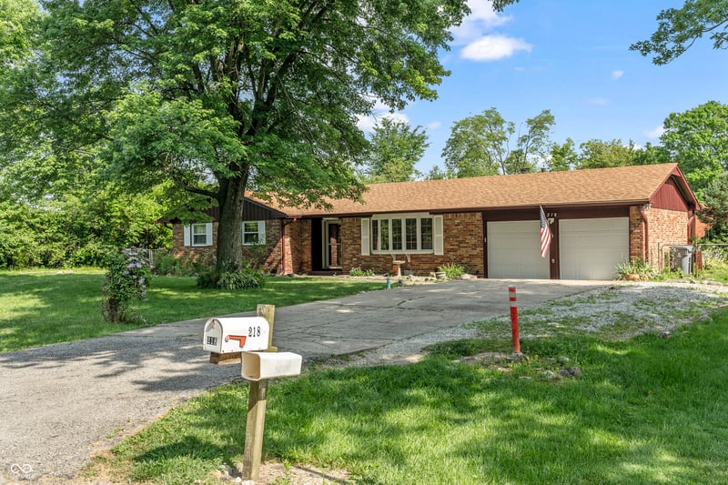 218 White Oak Drive, Greenfield, IN 46140 property photo 2