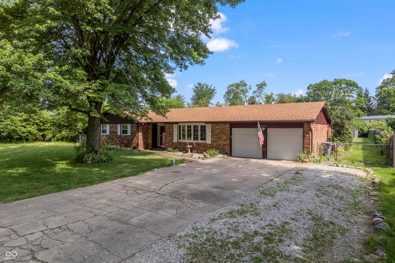 218 White Oak Drive, Greenfield, IN 46140 property photo 3