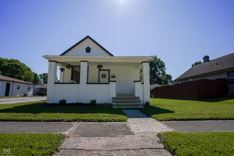 251 S Avon Avenue property photo 1