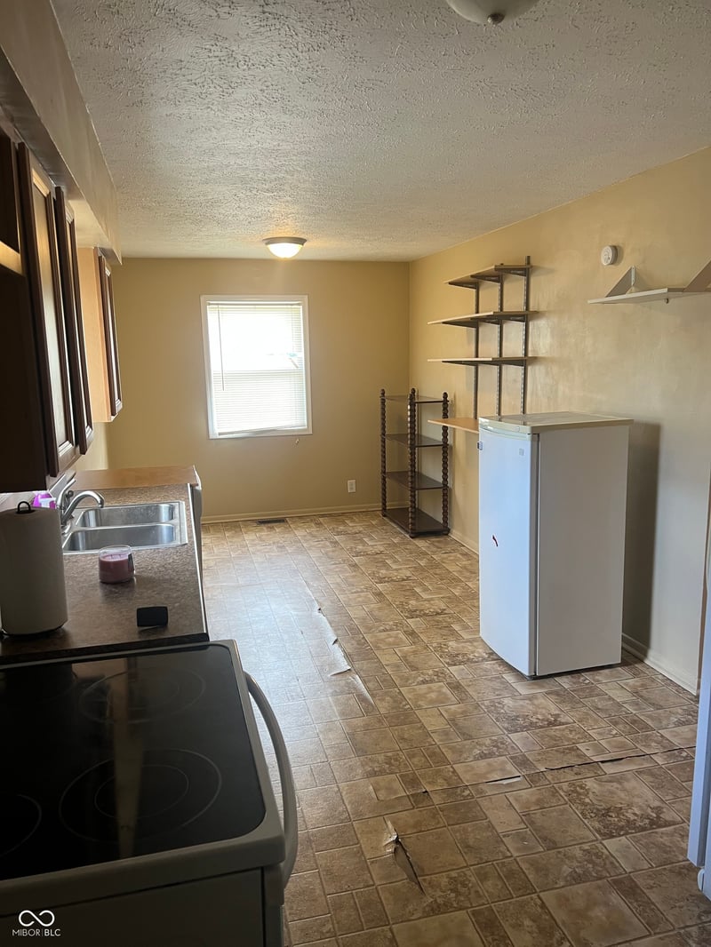 320 S Roena Street, Indianapolis, IN 46241 property photo 4