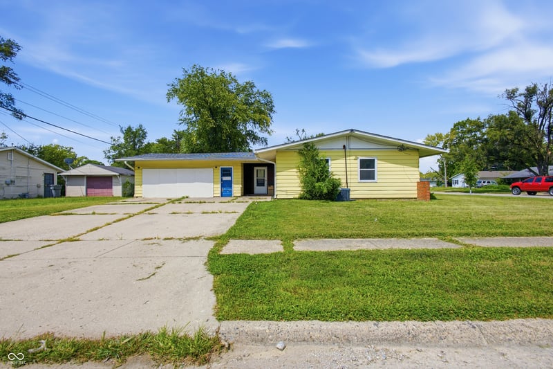 4823 Thrush Drive, Indianapolis, IN 46224 property photo 2