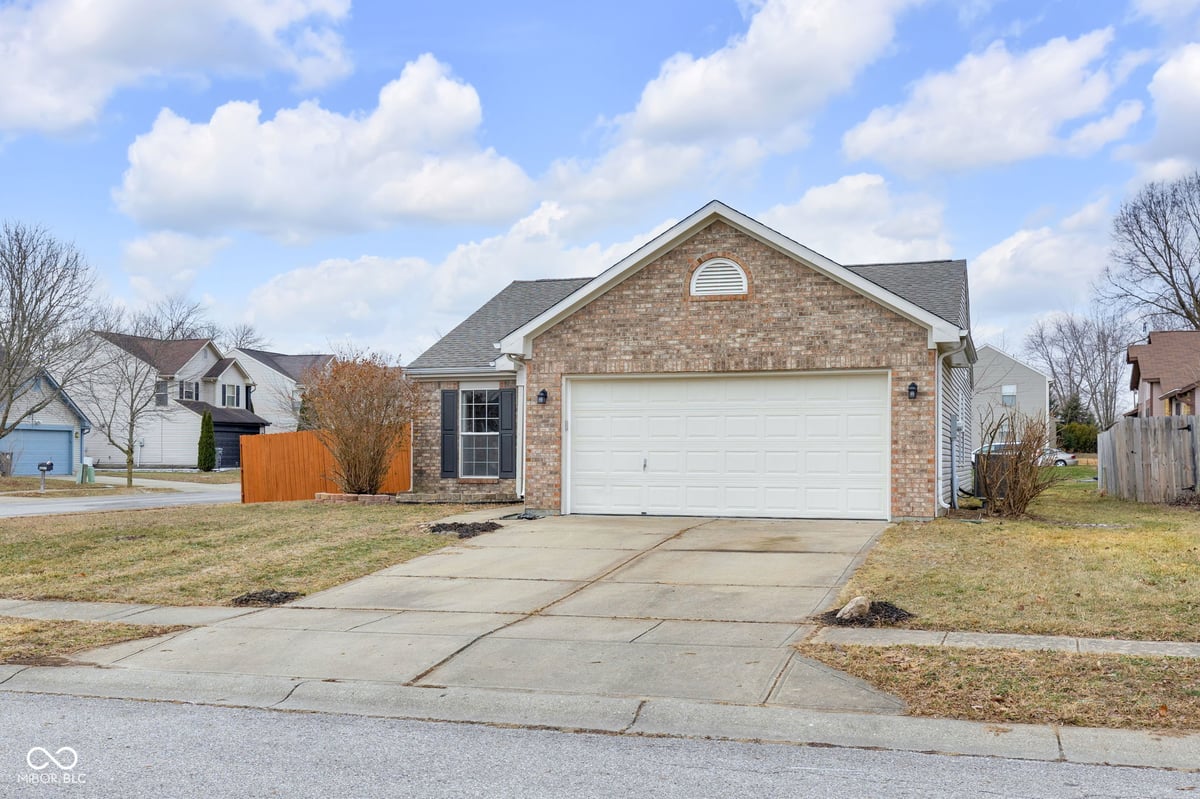 5226 Lakemanor Drive in Indianapolis