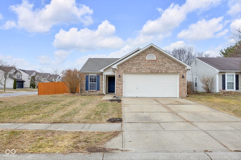 5226 Lakemanor Drive, Indianapolis, IN 46254 property photo 2