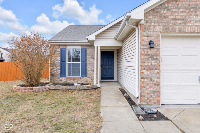 5226 Lakemanor Drive, Indianapolis, IN 46254 property photo 4