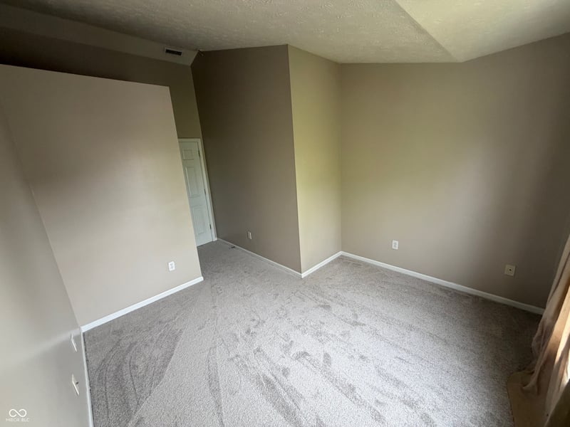 5447 Kelvington Lane, Indianapolis, IN 46254 property photo 2