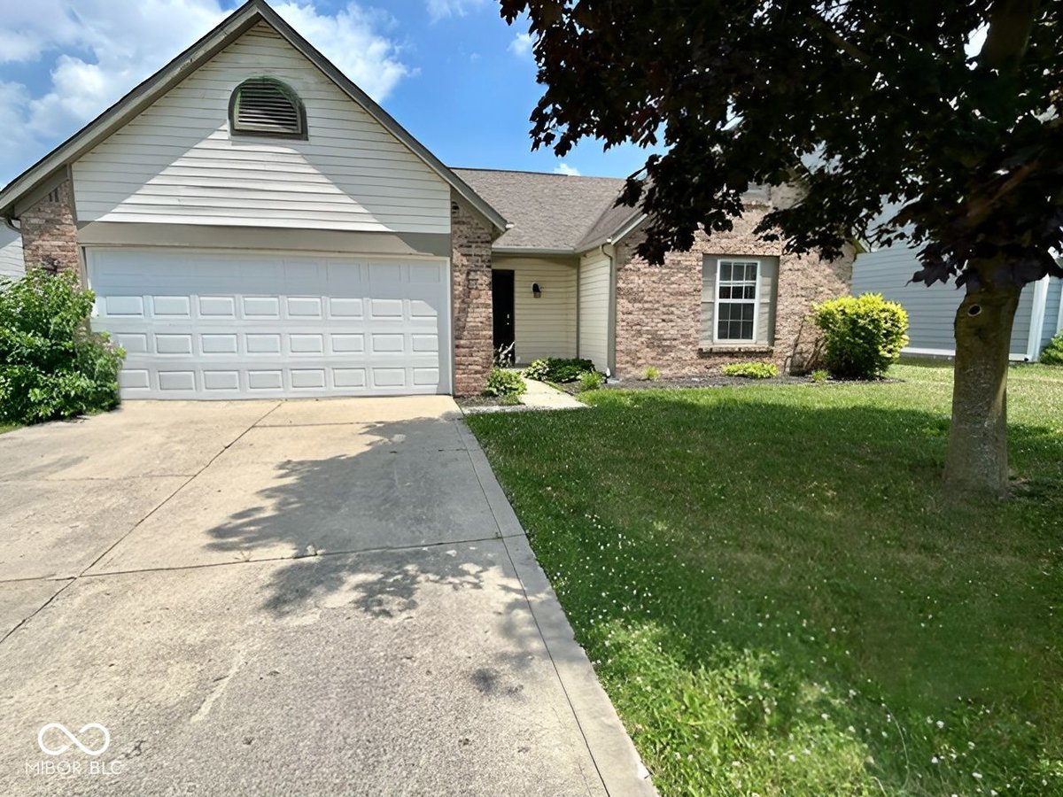 5523 Foxtail Court in Indianapolis
