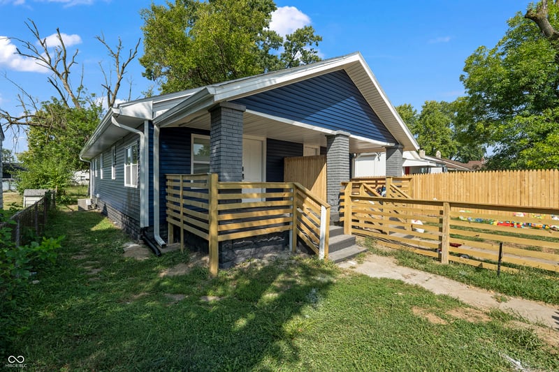 572 Trowbridge Street property photo 3