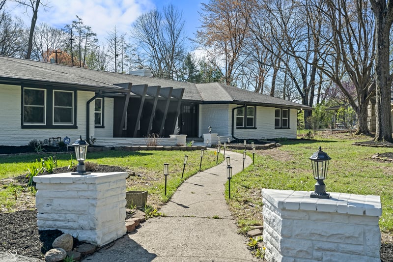 6025 Crows Nest Drive, Indianapolis, IN 46228 property photo 2