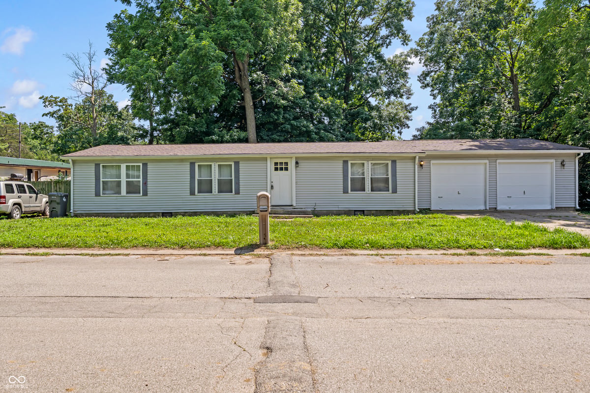 6321 Sharrob in Indianapolis