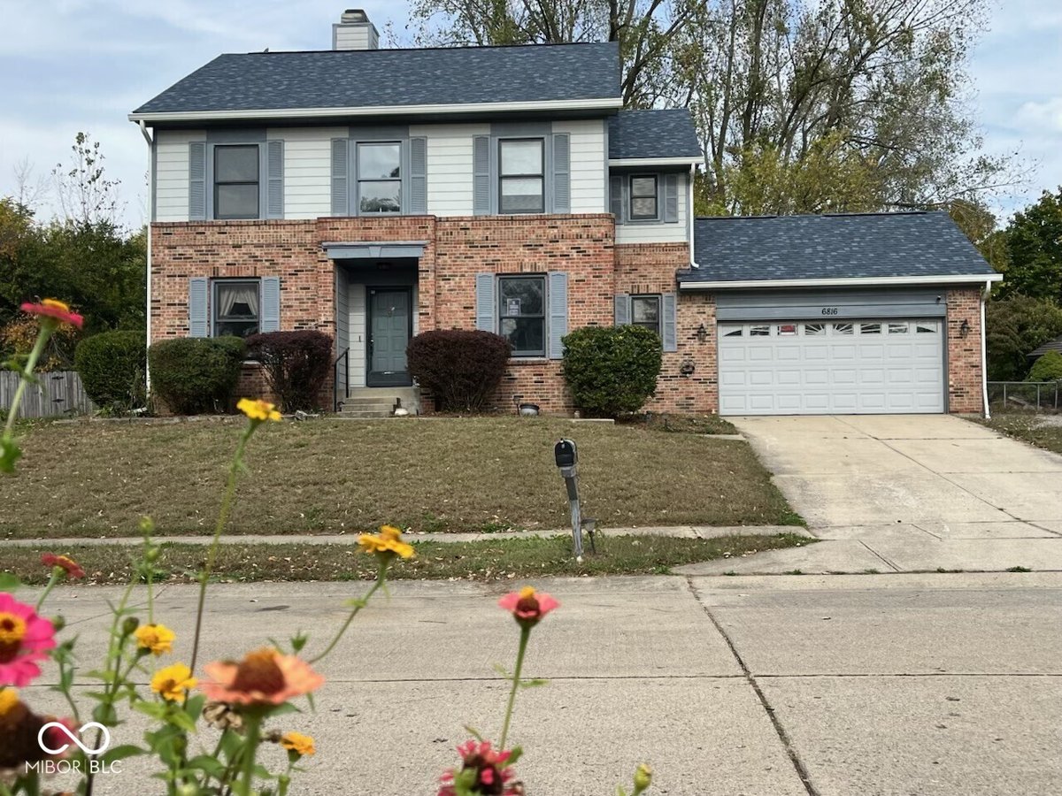 6816 Oak Lake Drive in Indianapolis