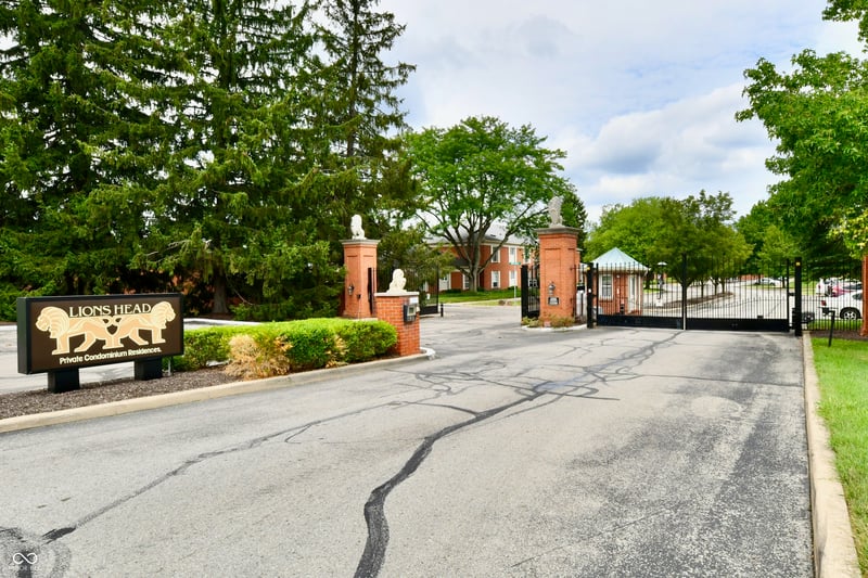 7316 Lions Head Drive #D, Indianapolis, IN 46260 property photo 3