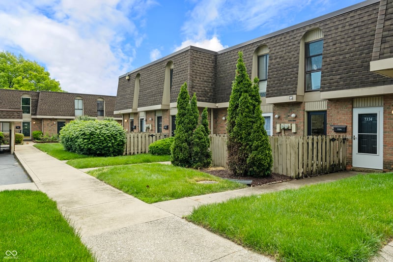 7334 Country Brook Drive, Indianapolis, IN 46260 property photo 2