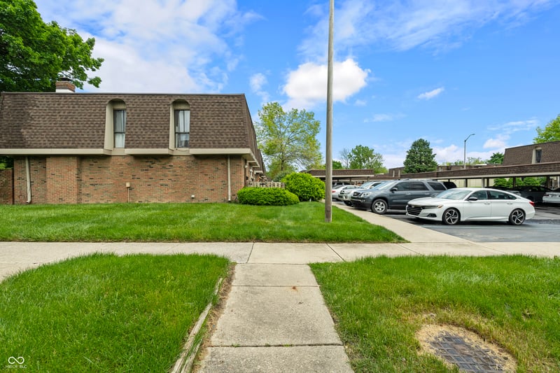 7334 Country Brook Drive, Indianapolis, IN 46260 property photo 3