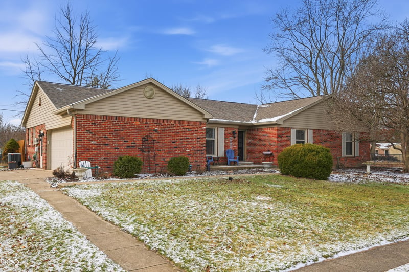 8041 Scarborough Blvd S Drive, Indianapolis, IN 46256 property photo 2