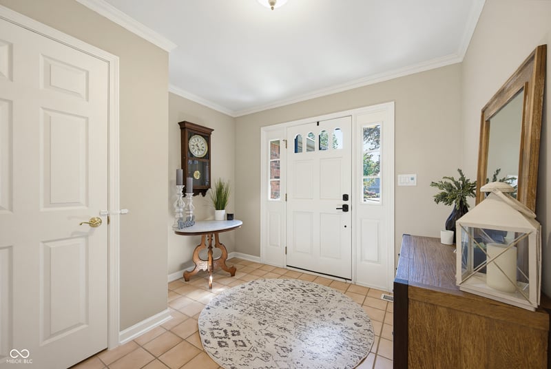 8119 Lake Point Way, Indianapolis, IN 46256 property photo 4