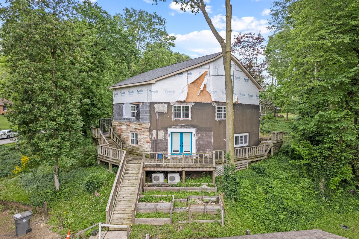 815 Woodhill Drive in Indianapolis