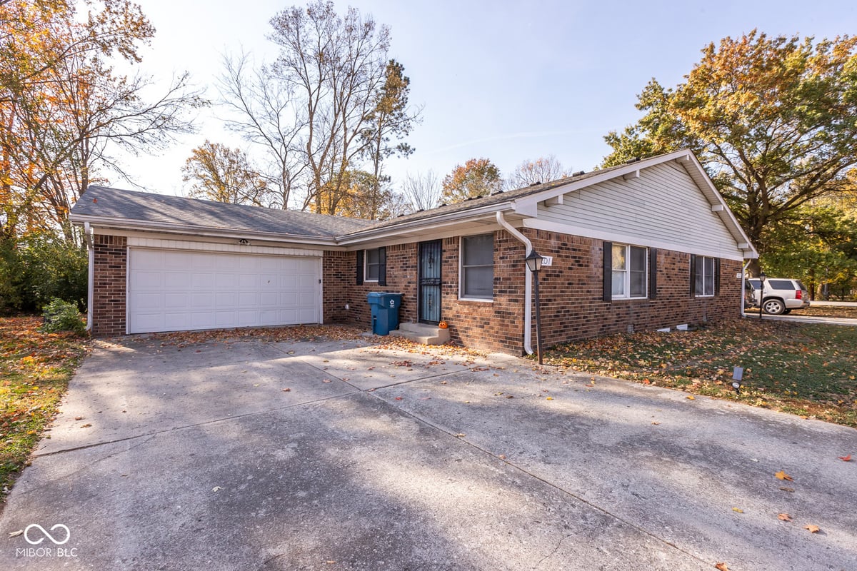8201 Old Farm Lane in Indianapolis