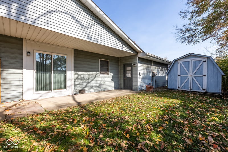 8201 Old Farm Lane, Indianapolis, IN 46214 property photo 3