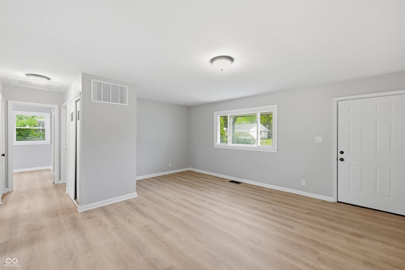 8304 Schoen Drive, Indianapolis, IN 46226 property photo 2
