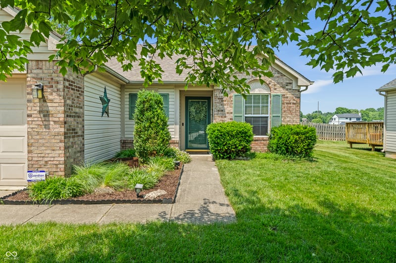 8526 Country Meadows Drive, Indianapolis, IN 46234 property photo 2