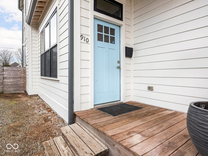 910 Keystone Avenue, Indianapolis, IN 46201 property photo 2