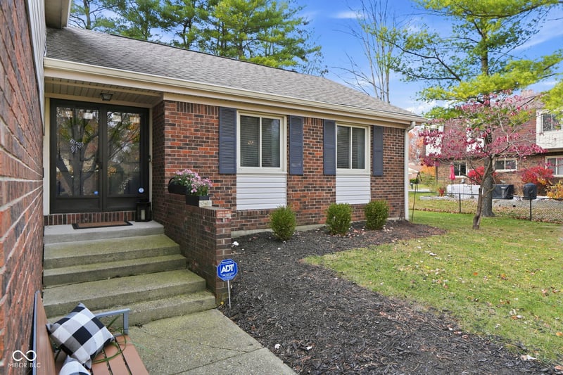 9218 Brantford Court, Indianapolis, IN 46260 property photo 3
