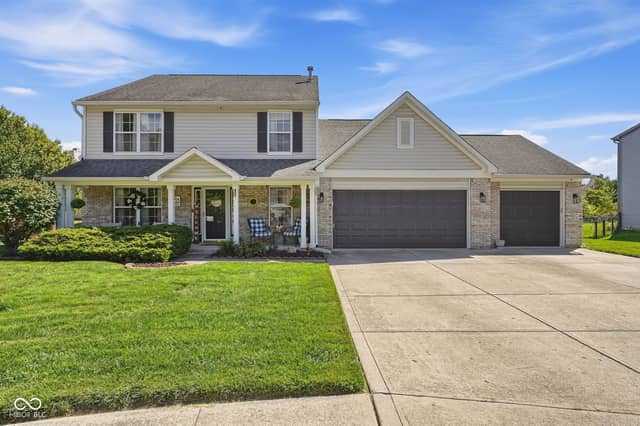7995 Cobblesprings Drive, Avon, IN 46123, photo 2 of 46