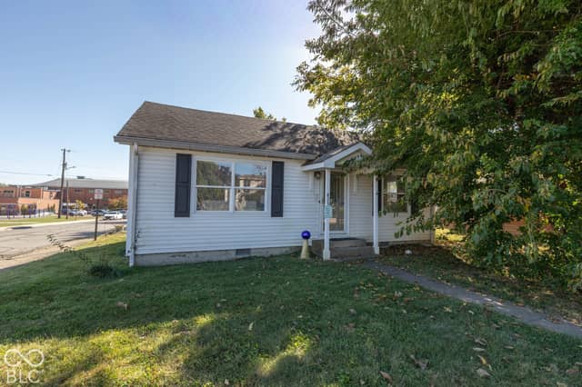 425 E College Avenue, Brownsburg, IN 46112, photo 3 of 26