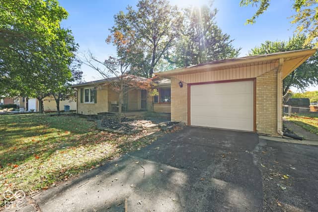 7119 W Lockerbie Drive, Indianapolis, IN 46214, photo 4 of 46
