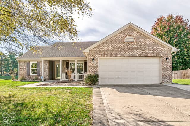 7203 Oakview Drive, Avon, IN 46123, photo 2 of 44
