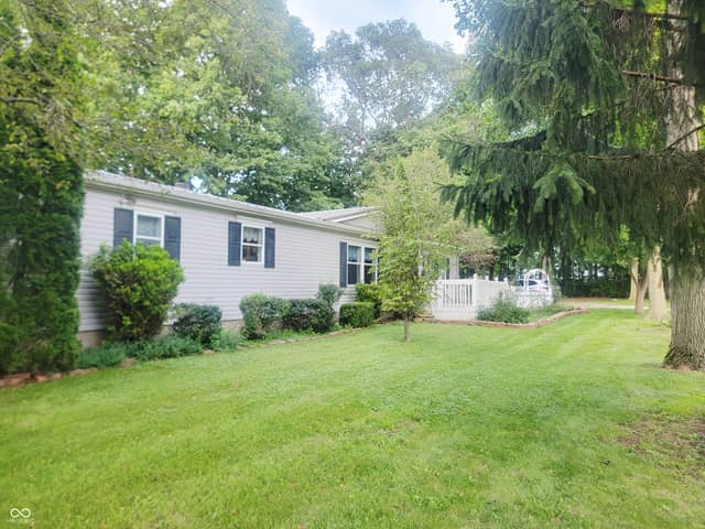 592 N Paradise Drive, Rochester, IN 46975, photo 4 of 42