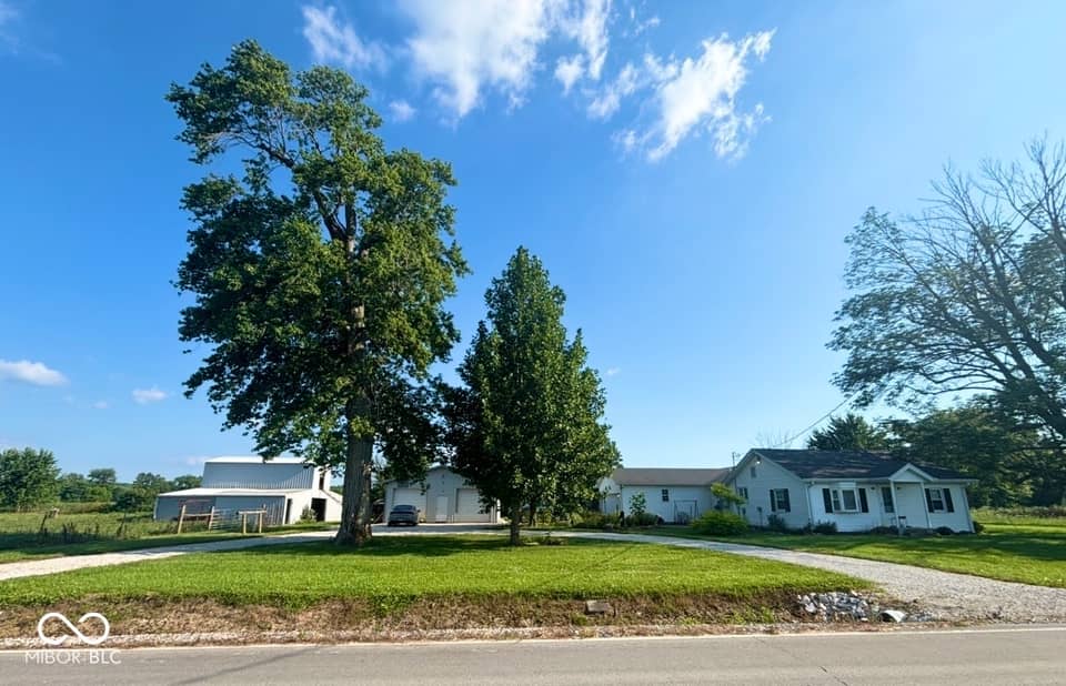 11983 N Wellman Road, Stilesville, IN 46180, photo 1 of 27