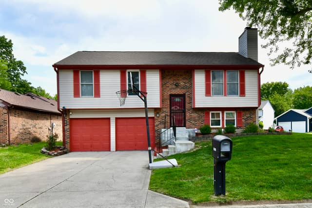 5762 Pilgrim Drive, Indianapolis, IN 46254, photo 2 of 41