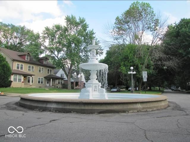 725 Woodruff Place Middle Drive, Indianapolis, IN 46201, photo 2 of 8