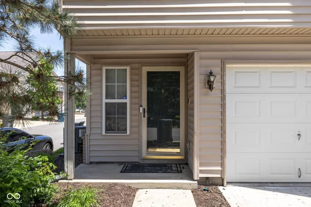 4827 Flat Stone Place, Indianapolis, IN 46268, photo 4 of 24