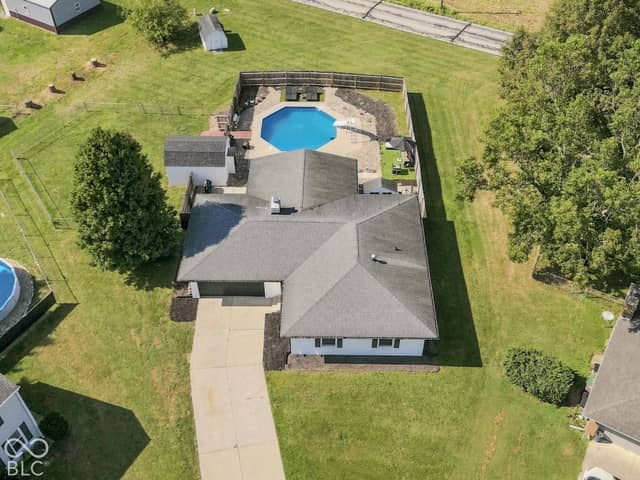 950 Norwood Court, Columbus, IN 47203, photo 2 of 40