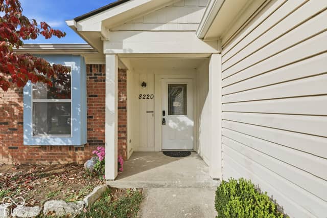 8220 Parsley Lane, Indianapolis, IN 46237, photo 4 of 23