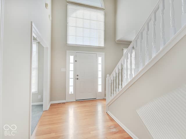 400 Lois Way, Carmel, IN 46032, photo 5 of 59