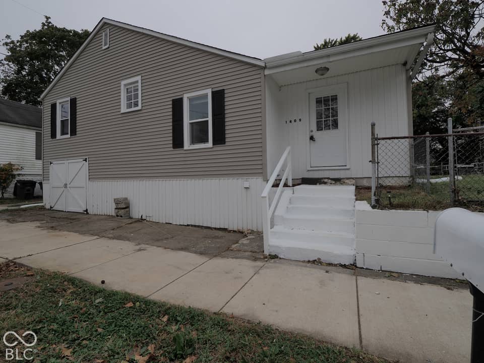 Home in Muncie, photo 1 of 40